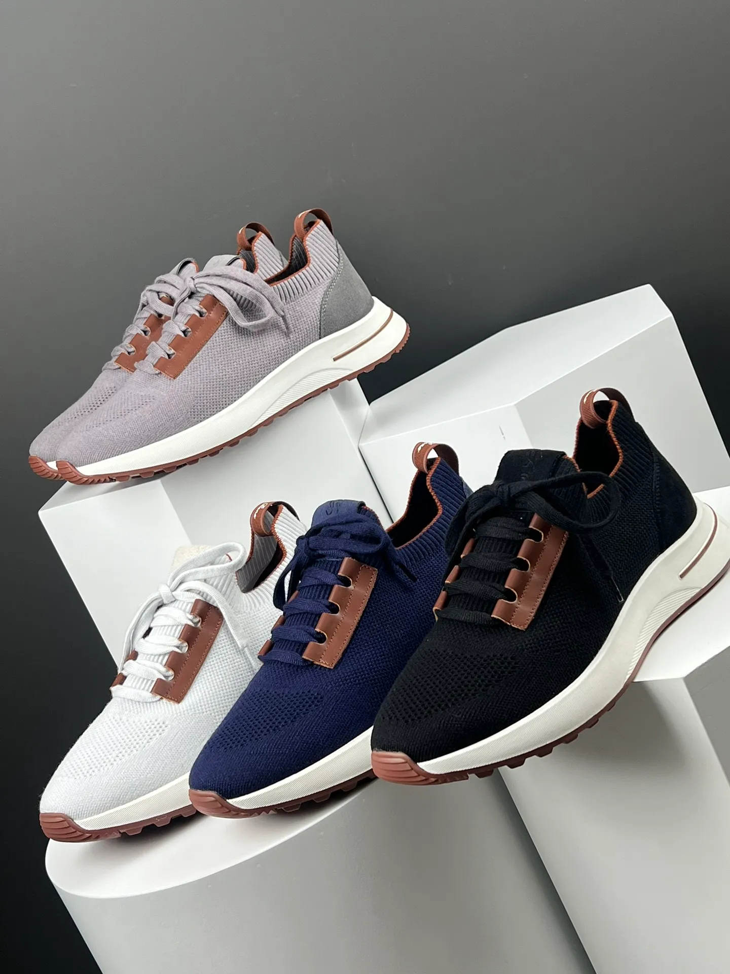 Factory price 420💰L men's shoes💰New product on sale Loro men's shoes💰iana knitted sneakers｜Made of Wish wool blended fabric｜The upper is made of unique knitted fabric production technology｜Comprehensive one-to-one restoration of the counter process｜Additional original molded rubber three-color combination technology outsole｜Size: 39-44 (customized at 45.46)